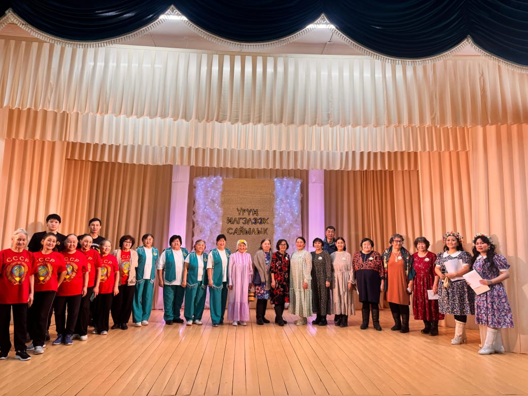 «Үрүҥ илгэни дэлэтэр Үөдэйбит сайылыктара» — Сэтинньи 7 күнүгэр биһиги нэһилиэкпитигэр В.А.Зырянов аатынан «Сарыал» сынньалаҥ киинигэр нэһилиэкпит киэҥ туттар үлэһиттэрэ норуоттар сомоҕолоһууларын бырааһынньыгар олоҕуран тыа сирин үлэһит дьонугар анаммыт «Үрүҥ илгэни дэлэтэр Үөдэйбит сайылыктара» диэн олус сэргэх уонна бэһиэлэй тэрээһин буолан ааста. Күрэхпитигэр Үөдэйбит үрүҥ илгэни дэлэтээччилэрэ нэһилиэкпит сайылыктарыттан «Мохсо5оллоох», «Сиэр Биэ», «Тоҥ Бас» олохтоохторо кыттыыны ыллылар. Үөрүүлээх чааска Үөдэй нэһилиэгин […]