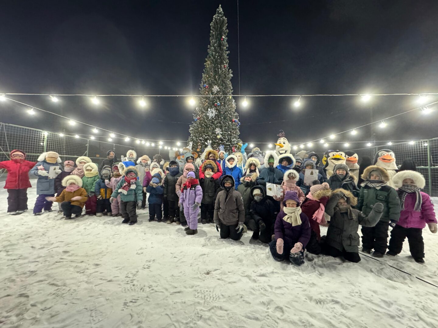 Үөдэйбит нэһилиэгэр Күөх харыйа уота      сандаарда! — Күндү Үөдэйбит нэhилиэгин дьоно-сэргэтэ уонна о5олоро! Бүгүн ахсынньы 5 күнүгэр  *”Кыһын саха сириттэн саҕаланар”* бэстибээл чэрчитинэн  ⭐»КҮӨХ ХАРЫЙА УОТА САНДААР»⭐_ үөрүүлээх тэрээһинэ буолла. Эһээ дьыл уонна сиэн кыыс Хаарчаана э5эрдэлэрэ уонна араас мультик геройдара ыалдьыттаатылар✨✨✨ Бу үөрүүлээх түгэҥҥэ уруһуй уонна харыйа оонньуурун түмүктэрэ таҕыстылар. Уопсайа 40 оҕо кыттыыны ылла. Ол курдук уруһуй күрэҕэр 1 миэстэ буолла Зырянова […]