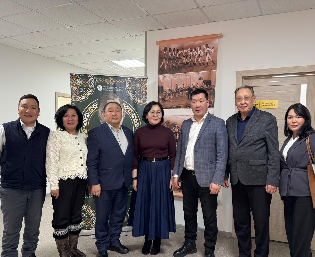 Үүммүт сыл биһиги нэһилиэккэ биир улахан суолталаах бэлиэ сылынан буолар. РФ композитордарын союһун чилиэнэ, СР культуратын, искусствотын үтүөлээх үлэһитэ, Нам улууһун, Никольскай, Үөдэй нэһилиэктэрин Ытык Киһитэ Василий Алексеевич Зырянов төрөөбүтэ 90 сааһын бэлиэтиир үбүлүөйдээх сылбыт. — Олунньу 10 күнүгэр Дьокуускай куоракка Улууспут культураҕа управлениятын начальнига С.П.Ядрихинскай, нэһилиэкпит баһылыга И.В.Гаврильев, В.А.Зырянов аатынан “Сарыал” сынньалан киинин салайааччыта Г.Г.Игнатьев, В.А.Зырянов аатынан норуоднай хор салайааччыта М.С.Кельциева, В.А.Зырянов аатынан “Сарыал” сынньалаҥ киинин уус-уран салайааччыта М.А.Роменская төгүрүк остуол тула Василий Алексеевичпыт үбүлүөйдээх сылынан истиҥ кэпсэтиилэри ыыттылар. Г.М.Кривашапко аатынан Филармонияҕа, С.А.Зверев-Кыыл Уола аатынан үҥкүү тыйаатырыгар,&nbsp; Д.К.Сивцев&nbsp; — Суорун [&hellip;]